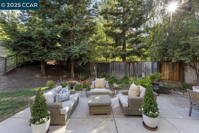 82 BEAR PLACE, Clayton CA: https://media.crmls.org/mediaz/f5db9c63-94db-4210-aba0-2af5e293e91b.jpg