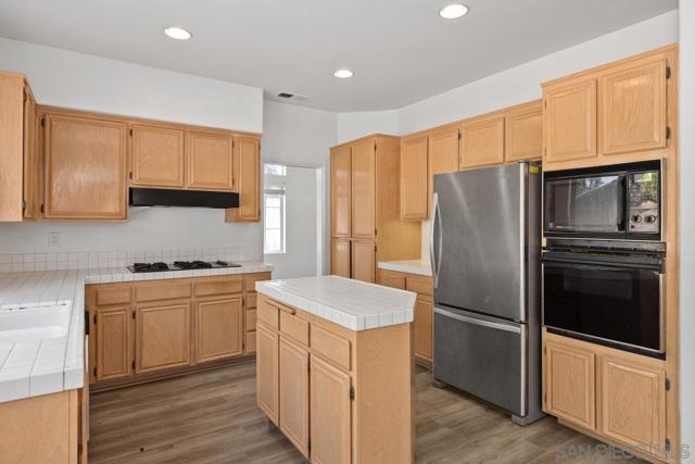 12305 Crisscross Ln, San Diego CA: https://media.crmls.org/mediaz/f5dcaa33-06a5-4a91-b2ea-5b1296c9f508.jpg