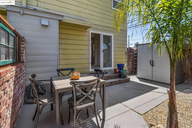 317 Pacific, Alameda CA: https://media.crmls.org/mediaz/f5dcab95-5bca-4d13-a51d-910ee7db223d.jpg