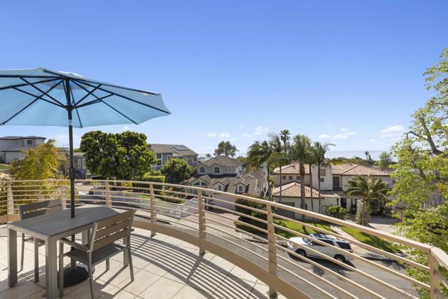 5787 Bellevue Ave, La Jolla CA: https://media.crmls.org/mediaz/f5dcb536-0a54-4b1b-8afb-d4e4831d2e3a.jpg