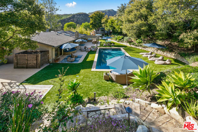 30603 El Sueno Drive, Malibu CA: https://media.crmls.org/mediaz/f5dcba84-5f38-411d-b2ae-e15dbc53ea04.jpg