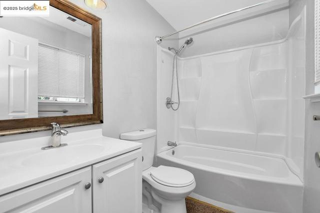 2740 14Th St, San Pablo CA: https://media.crmls.org/mediaz/f5dccbda-82c8-43f4-a90b-223462ff5464.jpg