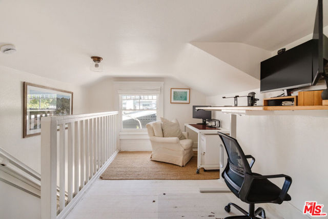 224 San Juan Avenue, Venice CA: https://media.crmls.org/mediaz/f5dd41d2-8416-4a55-b8a6-8c8c158061fe.jpg