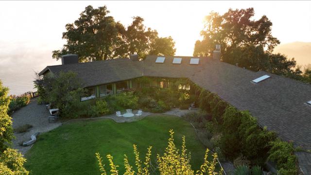 47320 Highway 1, Big Sur CA: https://media.crmls.org/mediaz/f5ddb6d2-72b5-4ea7-bd51-789461cc6840.jpg