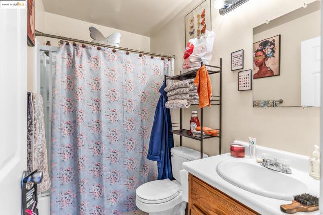 301 Country View Ln, Pleasant Hill CA: https://media.crmls.org/mediaz/f5dddf39-c7af-4152-bb27-ee1703173dbe.jpg