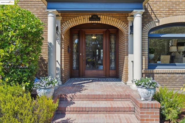 700 Longridge Rd, Oakland CA: https://media.crmls.org/mediaz/f5de2a1c-b8fe-443e-8da7-836f71ab7437.jpg
