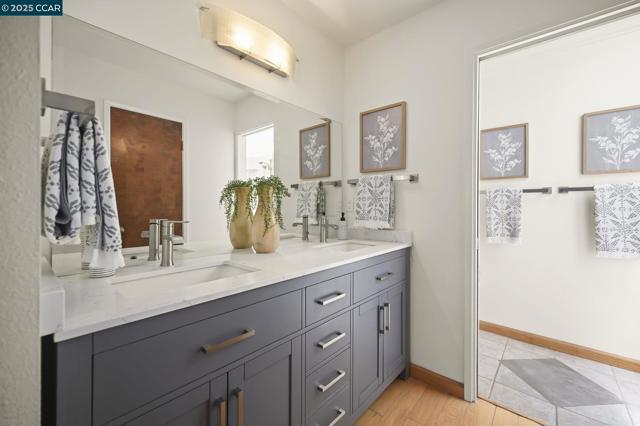 2 Kulani Ln, Pleasant Hill CA: https://media.crmls.org/mediaz/f5de34fb-6031-4a63-b5d1-b1f3bf4fcd2e.jpg