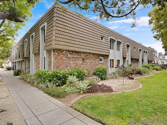801 C Ave, Coronado CA: https://media.crmls.org/mediaz/f5de403d-d756-40c9-9e9d-a019a9680491.jpg