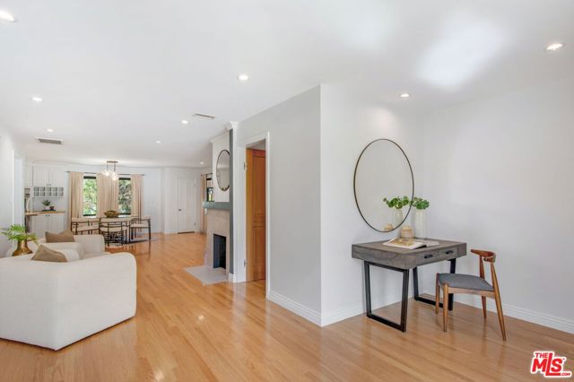 3558 S Muirfield Road, Los Angeles CA: https://media.crmls.org/mediaz/f5de7af3-7778-4f1f-b121-02d7fac95bce.jpg