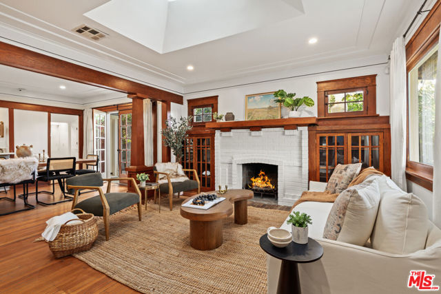 919 Venezia Avenue, Venice CA: https://media.crmls.org/mediaz/f5dff9dd-8cfe-4a83-9ea1-decdff6b9956.jpg
