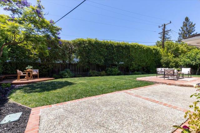471 Claremont Way, Menlo Park CA: https://media.crmls.org/mediaz/f5e0a777-b68a-4313-81a6-4ad022d4e21a.jpg