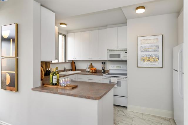 850 POWELL STREET, San Francisco CA: https://media.crmls.org/mediaz/f5e18546-ab00-4410-83a7-ee651742b5b4.jpg