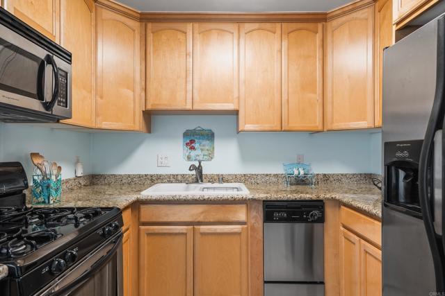 Detail Gallery Image 10 of 28 For 1052 Isabella Ave #D,  Coronado,  CA 92118 - 2 Beds | 1 Baths