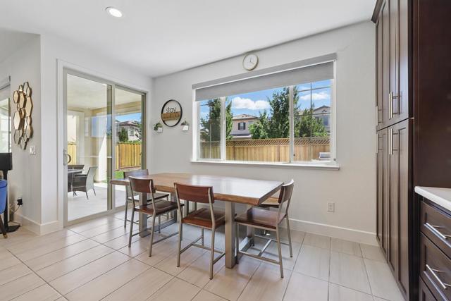 410 E Redberry Place, Mountain House CA: https://media.crmls.org/mediaz/f5e21567-73e0-408e-85a8-3b3a2bd2e98b.jpg