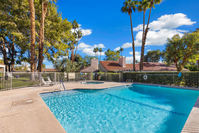 308 Forest Hills Drive, Rancho Mirage CA: https://media.crmls.org/mediaz/f5e2c5a6-ad15-436c-b2f5-86f7df30f4df.jpg