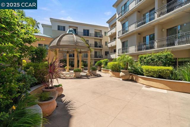 1315 Alma Ave, Walnut Creek CA: https://media.crmls.org/mediaz/f5e3a05e-a524-4a58-bc6f-ef62dcaea256.jpg