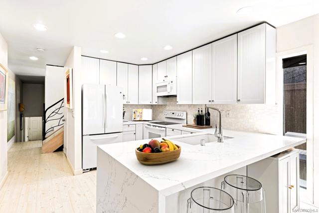 194 Neptune Ave, Encinitas CA: https://media.crmls.org/mediaz/f5e3c4ca-ec7c-4de9-a1f6-46710f5de514.jpg