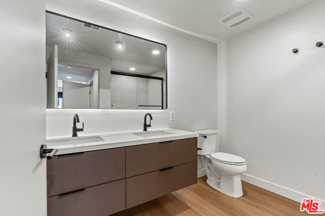 10601 Washington Boulevard, Culver City CA: https://media.crmls.org/mediaz/f5e3ec8b-7fc7-4778-9255-85eebaa29a5b.jpg