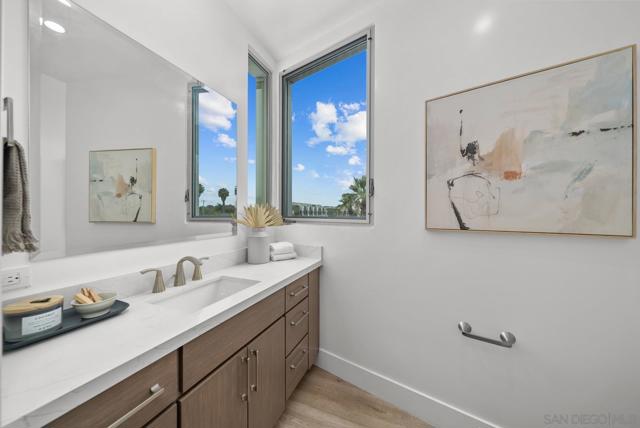 2646 State Street, Unit D, Carlsbad CA: https://media.crmls.org/mediaz/f5e3f1ff-5269-421c-b564-d549d73b9d56.jpg