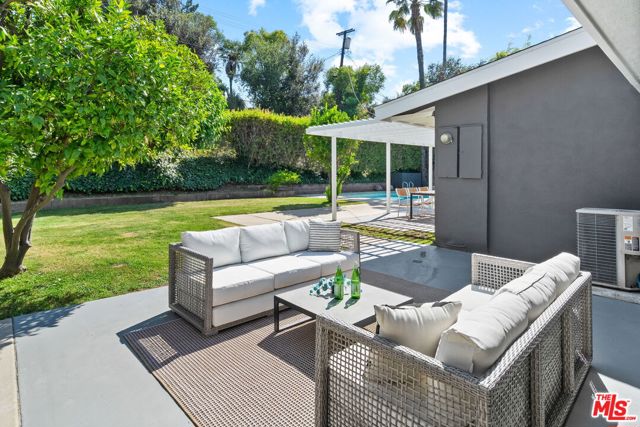 22946 Brenford Street, Woodland Hills CA: https://media.crmls.org/mediaz/f5e48a19-0d66-414a-ad90-be81c9b17c90.jpg