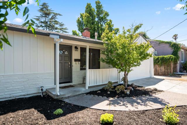 2948 Glenside Dr, Concord CA: https://media.crmls.org/mediaz/f5e495fb-05a4-4f93-881d-2cfff20838e7.jpg
