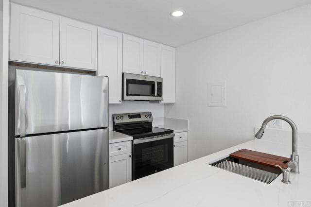 Detail Gallery Image 4 of 23 For 8036 Linda Vista Rd. 2e,  San Diego,  CA 92111 - 1 Beds | 1 Baths