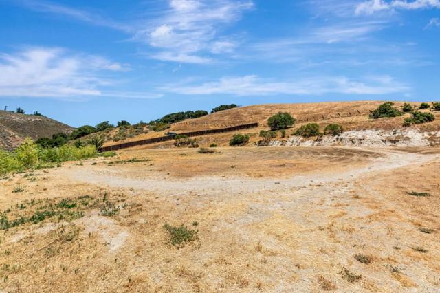 28837 Underwood Road,  CA: https://media.crmls.org/mediaz/f5e4a2b6-e057-480a-9f68-4e349e870fc9.jpg