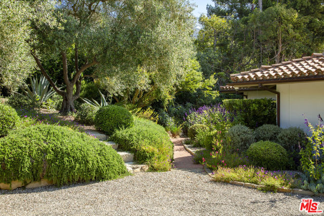 770 Via Manana, Montecito CA: https://media.crmls.org/mediaz/f5e4fa82-2104-469c-b04e-eb382a53c2b3.jpg