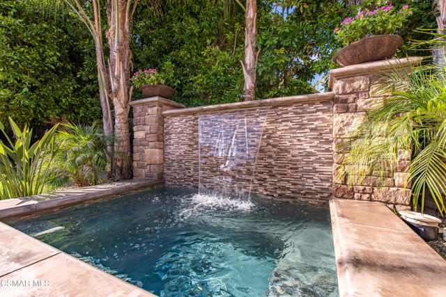 48 Golden Glen Drive, Simi Valley CA: https://media.crmls.org/mediaz/f5e50139-3297-4a2f-b2da-819fcecf1c2a.jpg