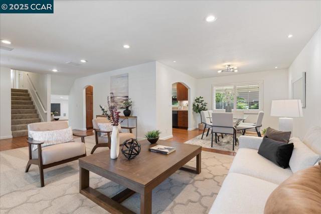 2551 Toltec Cir, San Ramon CA: https://media.crmls.org/mediaz/f5e554ed-9270-48a8-9700-5d95bf5b1b78.jpg