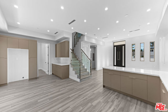 6723 Sunnyslope Avenue, Van Nuys CA: https://media.crmls.org/mediaz/f5e58877-8a97-45bb-828a-6ef2d26dce66.jpg