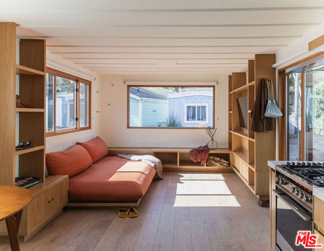 43 Paradise Cove Road, Malibu CA: https://media.crmls.org/mediaz/f5e591d9-4d64-4020-bde1-6a5758dbfb2e.jpg