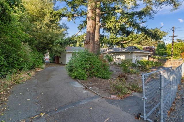 337 Roble Avenue, Redwood City CA: https://media.crmls.org/mediaz/f5e5ff37-95fe-4d14-be9d-6ef2f5c62e54.jpg
