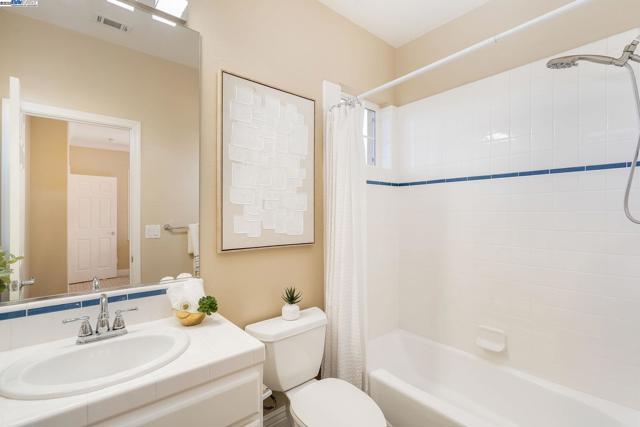 10828 Inspiration Cir, Dublin CA: https://media.crmls.org/mediaz/f5e61026-3947-4acc-98ba-9ce9dec69c35.jpg