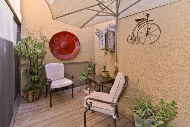 1291 Tiffany N Circle, Palm Springs CA: https://media.crmls.org/mediaz/f5e633f9-249e-405f-a9cf-e1e4df59c8df.jpg