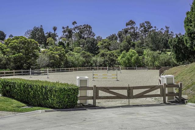 5305 La Crescenta, Rancho Santa Fe CA: https://media.crmls.org/mediaz/f5e645e1-5fa0-4d6f-902a-06888b612d5a.jpg