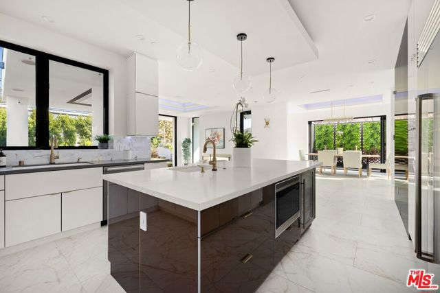 900 N Vista Street, Los Angeles CA: https://media.crmls.org/mediaz/f5e67e55-f283-42f2-9d6c-ede8b7ce3638.jpg