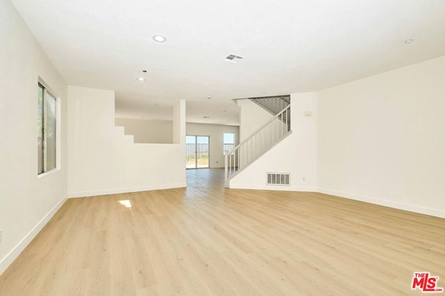 12512 Valley Vista Way, Sylmar CA: https://media.crmls.org/mediaz/f5e67ebb-2597-4638-83a8-484cd3a9f788.jpg