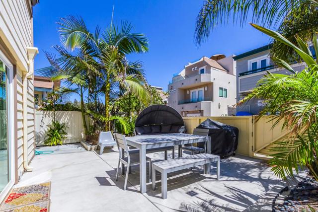 728 Jamaica Ct, San Diego CA: https://media.crmls.org/mediaz/f5e69a22-42df-49c3-b829-a95b0625788d.jpg