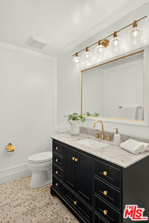 https://media.crmls.org/mediaz/f5e6a872-1fdf-4927-adfe-643fec0948a3.jpg?preset=X-Large