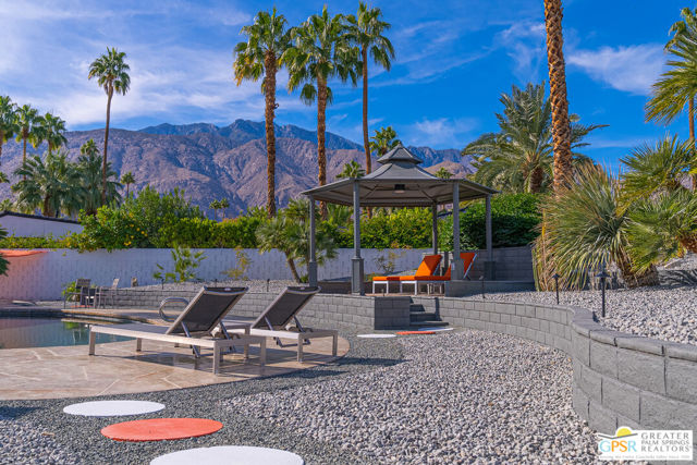 988 E Paseo El Mirador, Palm Springs CA: https://media.crmls.org/mediaz/f5e6c757-ebb2-4f51-b5ee-d2eec462d4a3.jpg