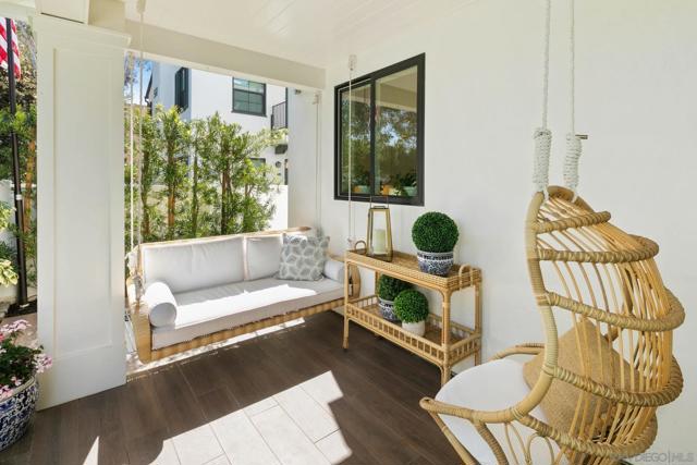 552 G Avenue, Coronado CA: https://media.crmls.org/mediaz/f5e71e9c-136c-4512-8237-6e79b257b6e4.jpg