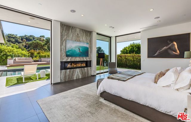 2002 LOMA VISTA Drive, Beverly Hills CA: https://media.crmls.org/mediaz/f5e7aea3-937f-4dee-9ead-dad74a6f08c3.jpg