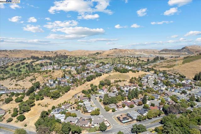 1218 Locust Dr, Vallejo CA: https://media.crmls.org/mediaz/f5e7c69c-206a-4ebd-ab7c-fcf5fa1c241e.jpg