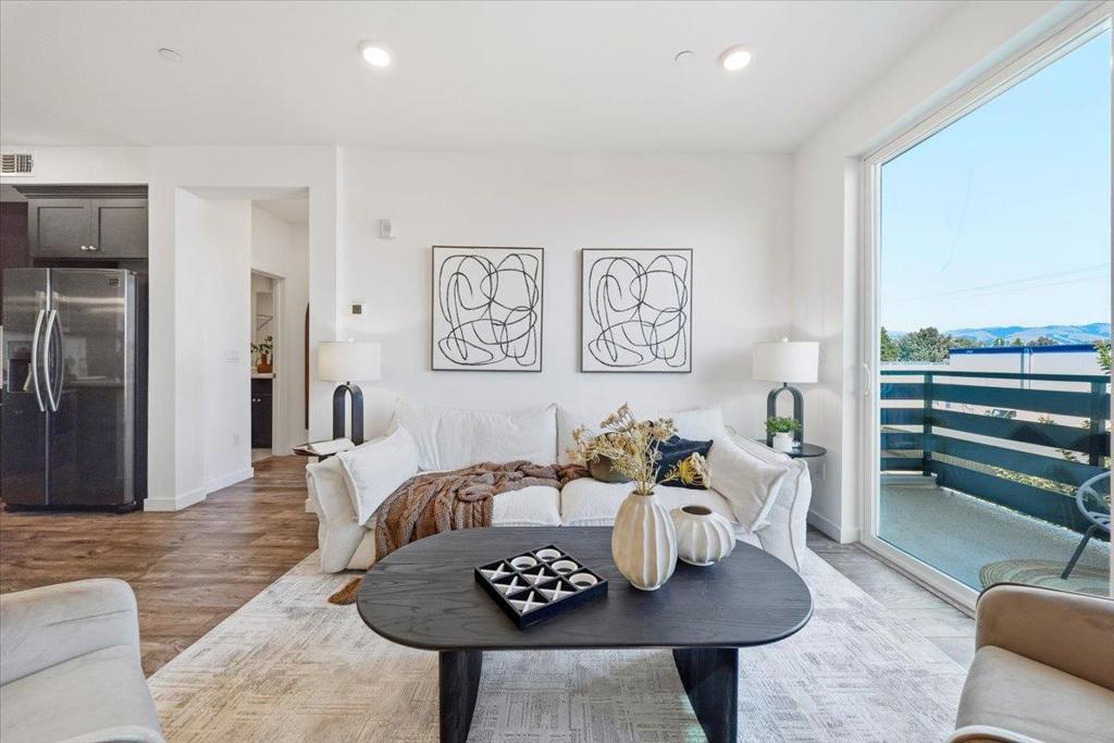 https://media.crmls.org/mediaz/f5e7c9e1-f21e-4b3e-a099-0449c292a73e.jpg?preset=X-Large