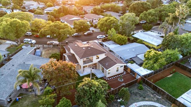 262 Twinlake Drive, Sunnyvale CA: https://media.crmls.org/mediaz/f5e8324a-3750-4c18-8c28-d55eecfc09f4.jpg