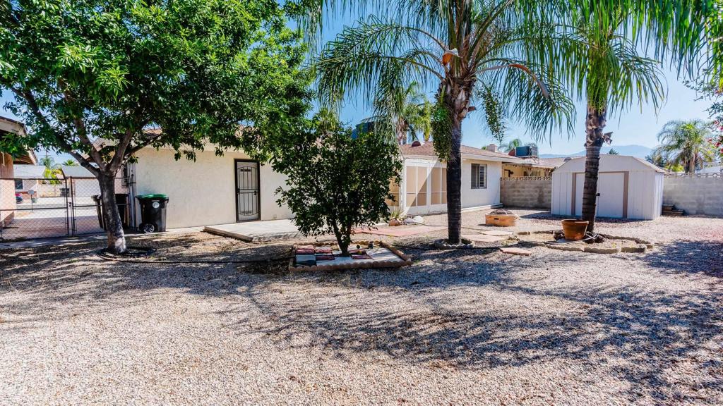 https://media.crmls.org/mediaz/f5e83a3f-a78f-4402-bcb8-339f17d2b96f.jpg?preset=X-Large