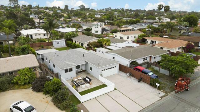 1105 Evergreen Drive, Encinitas CA: https://media.crmls.org/mediaz/f5e89ca1-5b3d-4881-b1ba-6e2e0f638ecb.jpg