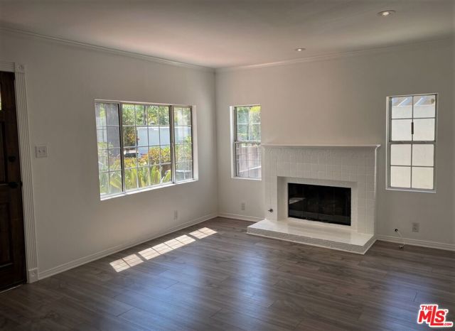 1231 Poinsettia Drive photo 2