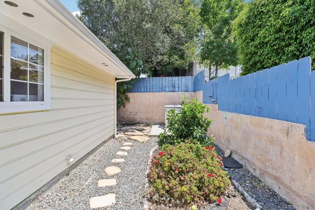 4464 Maple Ave, La Mesa CA: https://media.crmls.org/mediaz/f5e91e40-def0-438e-8b76-9832a8bb23c8.jpg